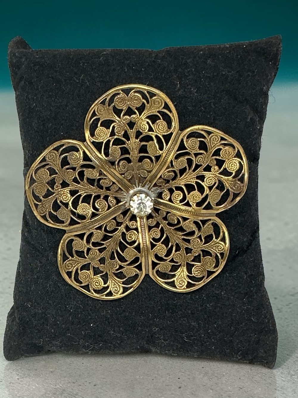 Vintage Jeri-Lou Gold-Tone Filigree Flower Scarf Clip with Rhinestone